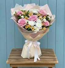 Букет цветов из:  Гвоздики, Орхидеи и Розы в Поповке