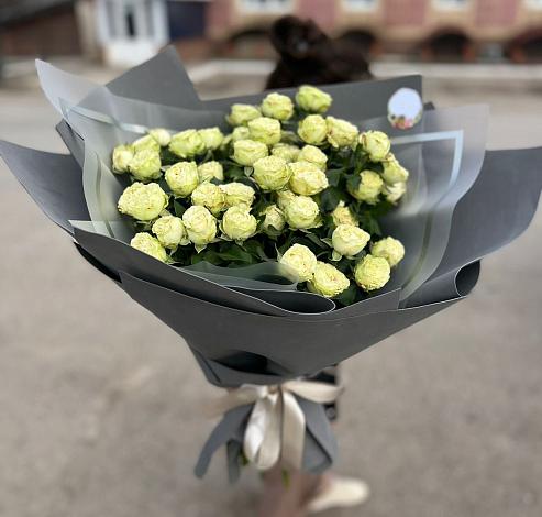 Букет Белые кустовые розы Солинеро в Поповке