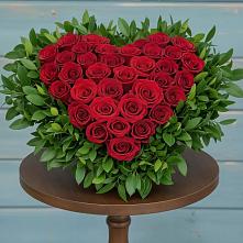 Цветочная композиция из Розы в виде сердца в Поповке