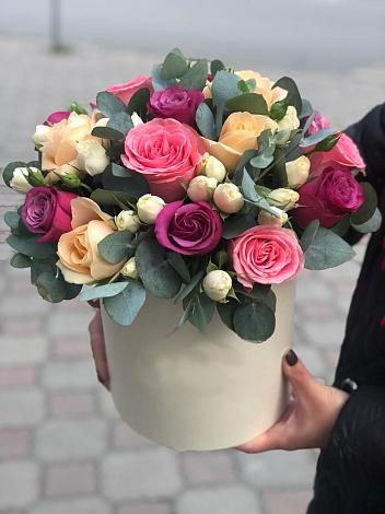 Цветочная композиция из Розы в шляпной коробке в Поповке