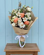 Букет цветов из:  Альстромерии, Лизиантусы, Розы и Хризантемы в Поповке