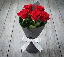 Букет 5 Красных роз Эдлесс Лав в Поповке