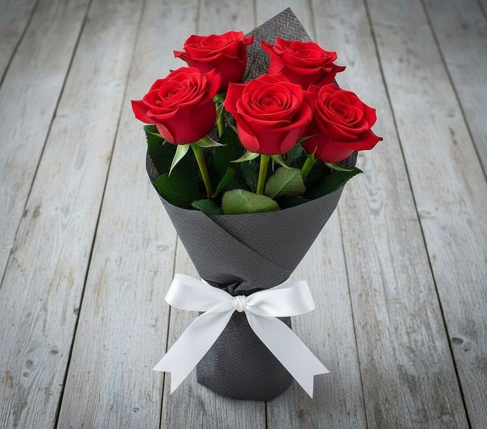 Букет 5 Красных роз Эдлесс Лав в Поповке