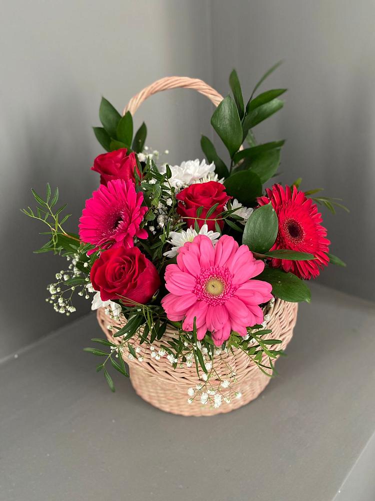 Цветочная композиция из Розы, Хризантемы и Герберы в корзине в Поповке