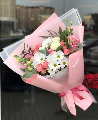 Букет цветов из: Розы, Лизиантусы и Хризантемы в Поповке