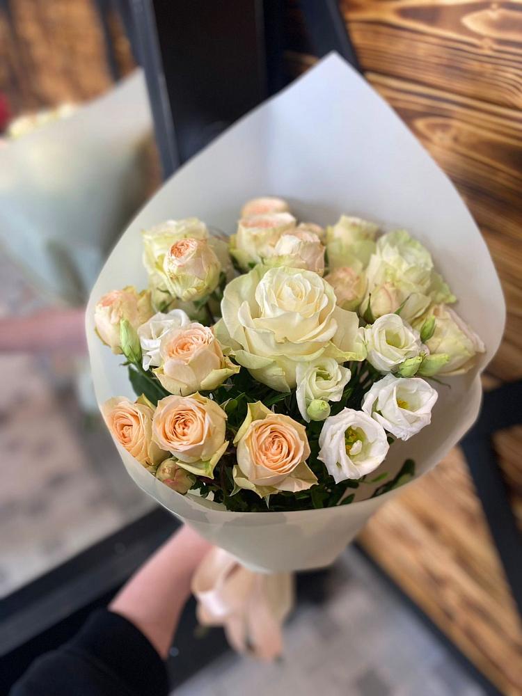 Букет цветов из: Розы и Лизиантусы в Поповке